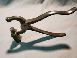 "Heaton” Cobbler’s Shoe Button Pliers