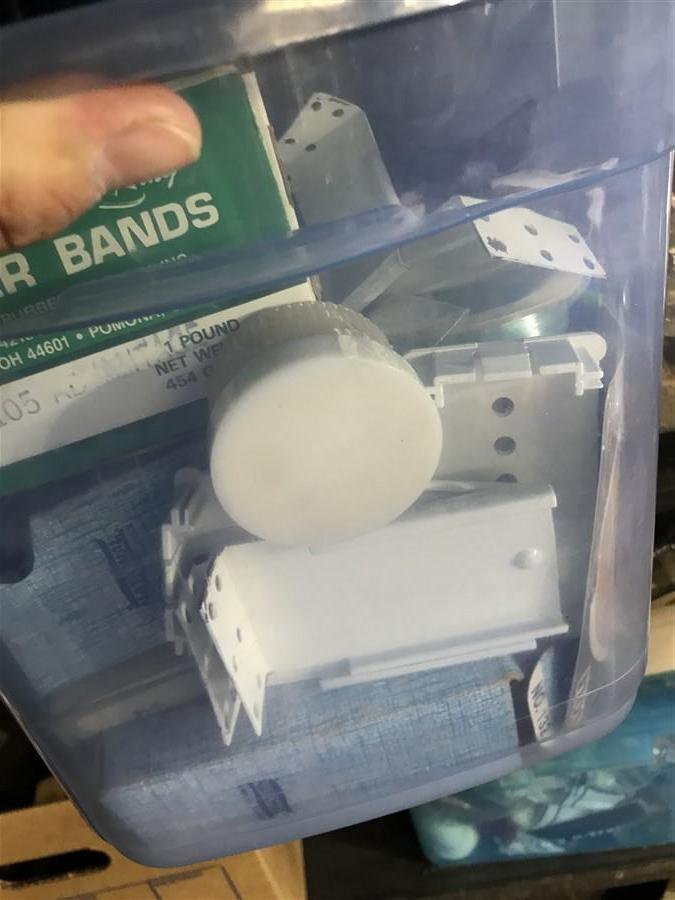 Contents of items on 3 shelves lot