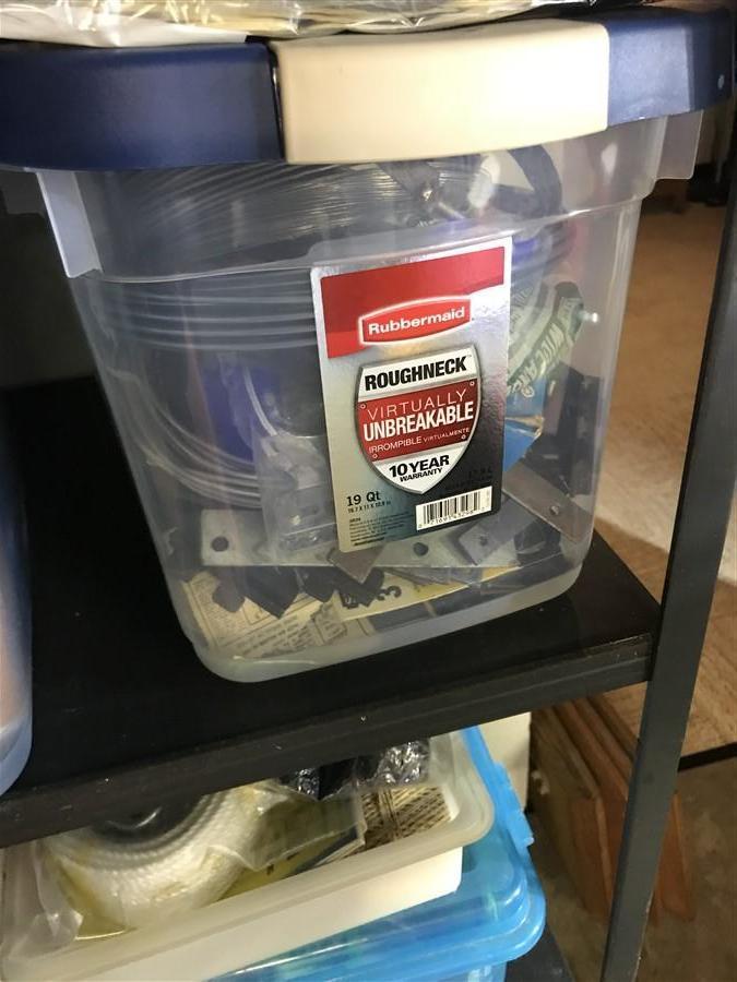 Contents of items on 3 shelves lot