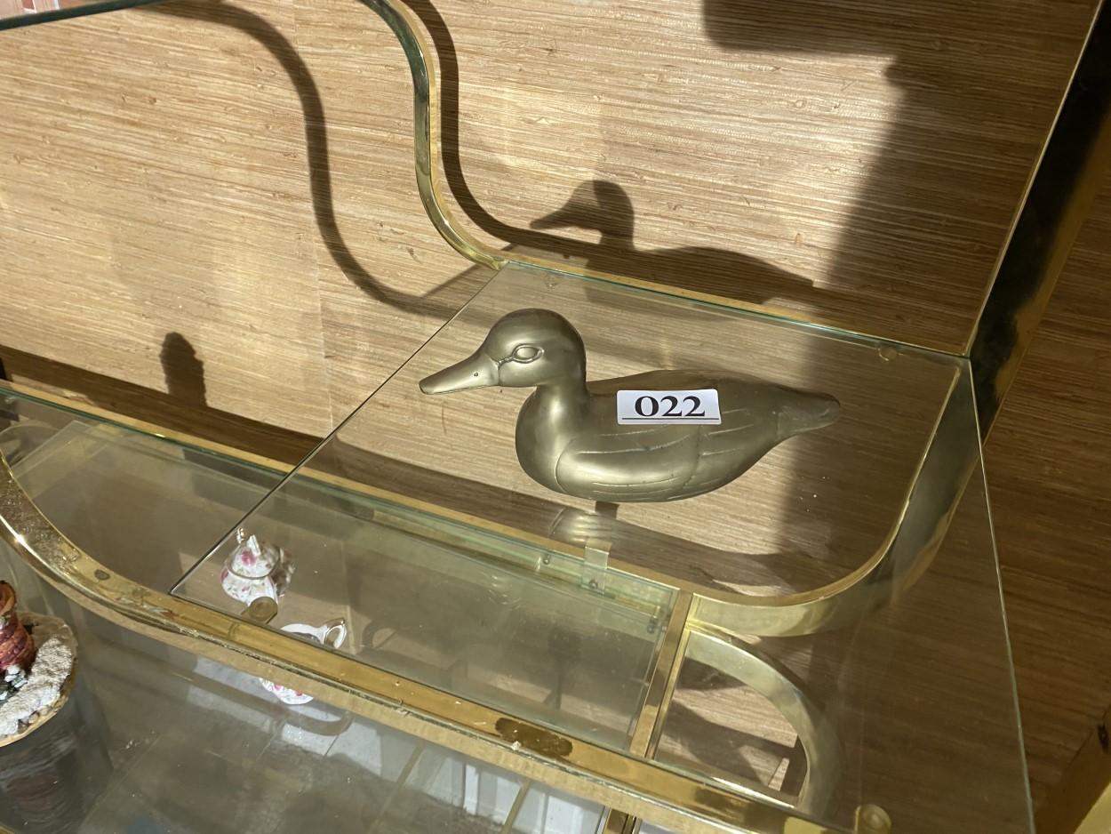 Contents of shelf unit assorted brass etc