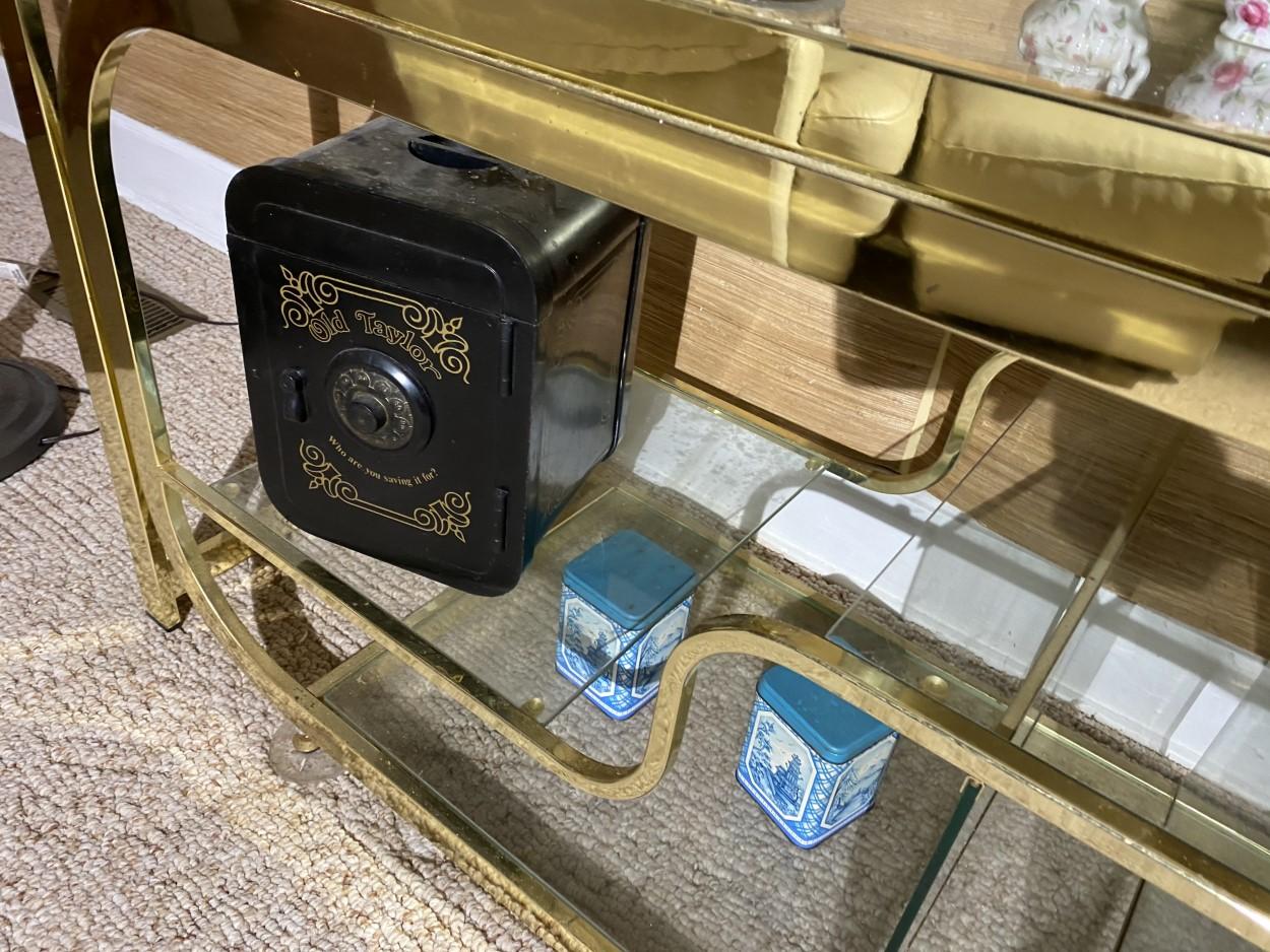 Contents of shelf unit assorted brass etc
