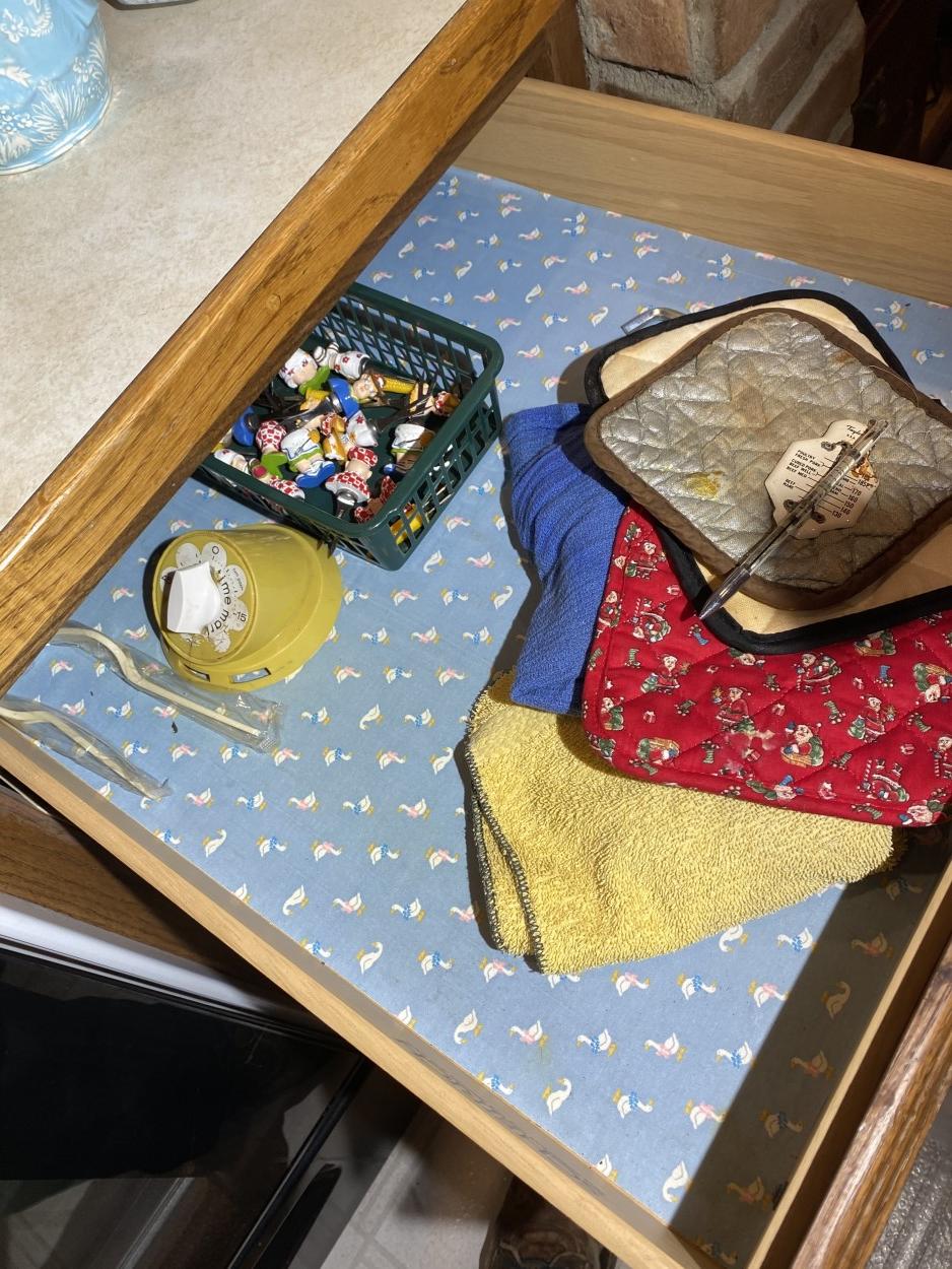 Group lot of kitchen items etc