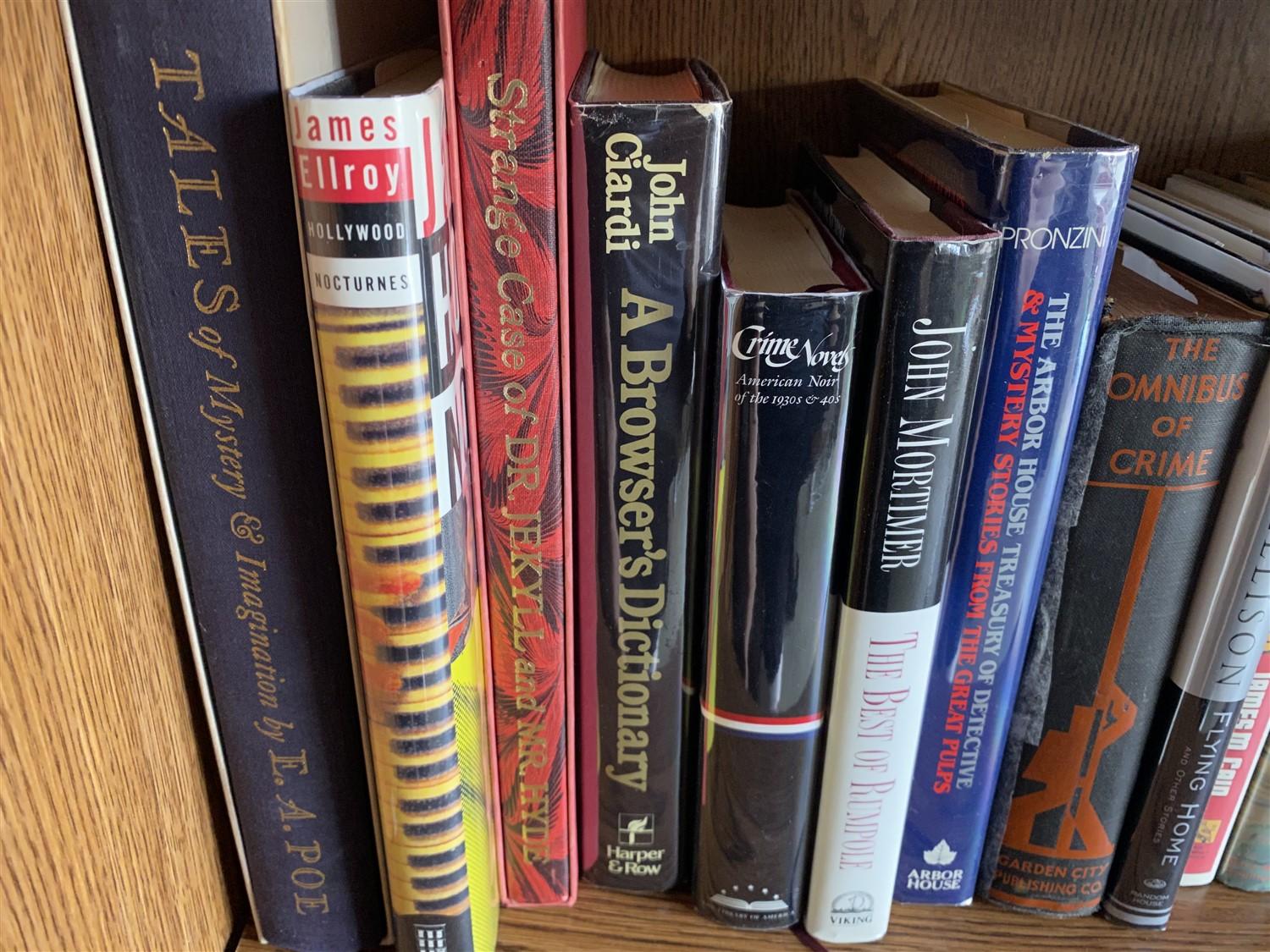 Large lot of assorted books - Graphic arts, collectibles, other topics