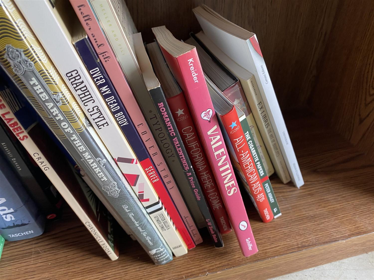 Large lot of assorted books - Graphic arts, collectibles, other topics