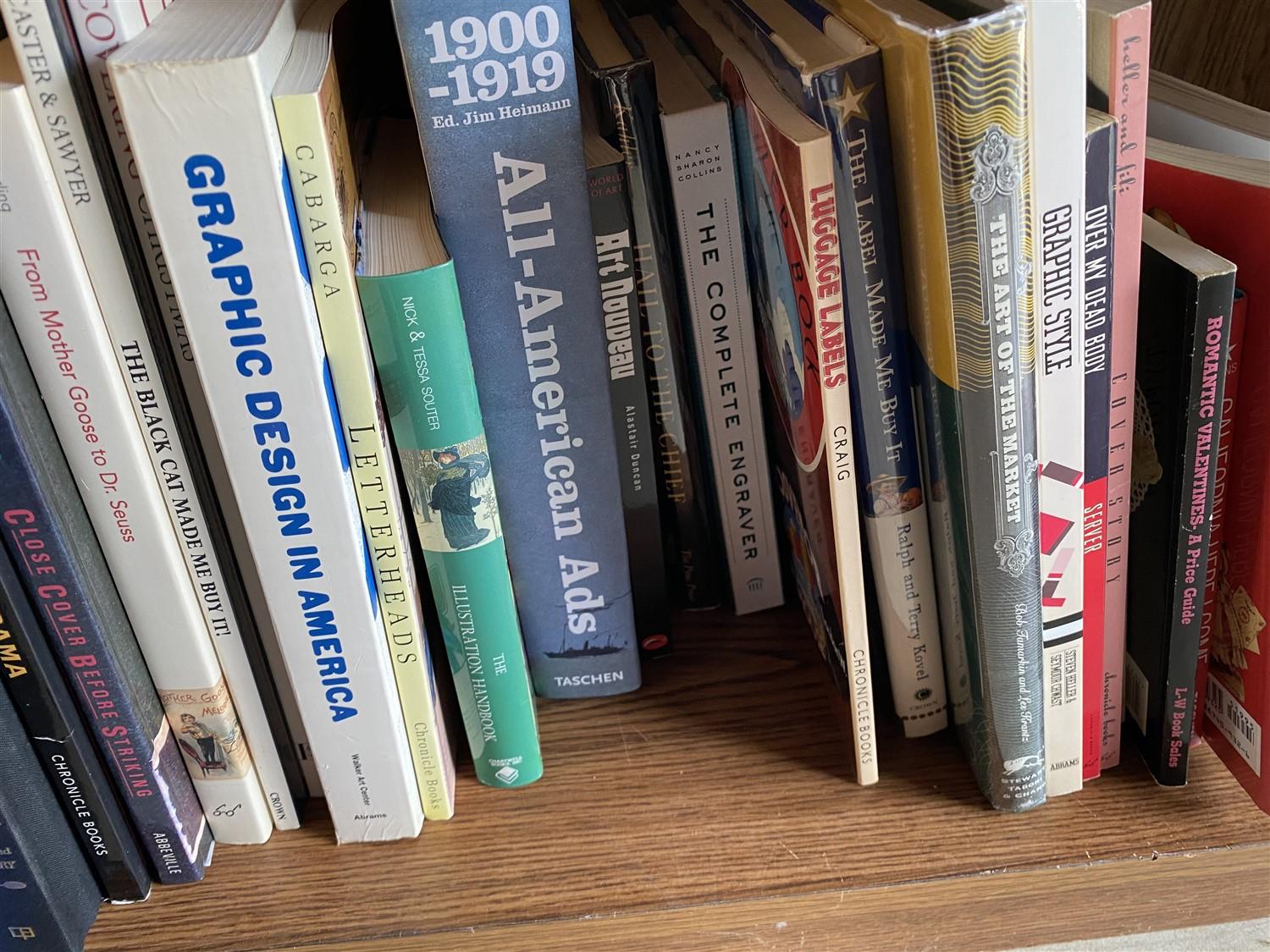 Large lot of assorted books - Graphic arts, collectibles, other topics