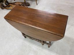 Vintage wooden drop leaf gate leg table