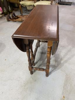 Vintage wooden drop leaf gate leg table