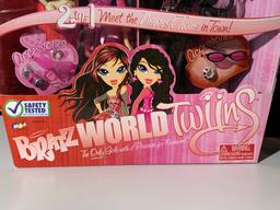 Bratz World Twins - Peyton & Nevaeh.  Bratz On The Mic Eitan