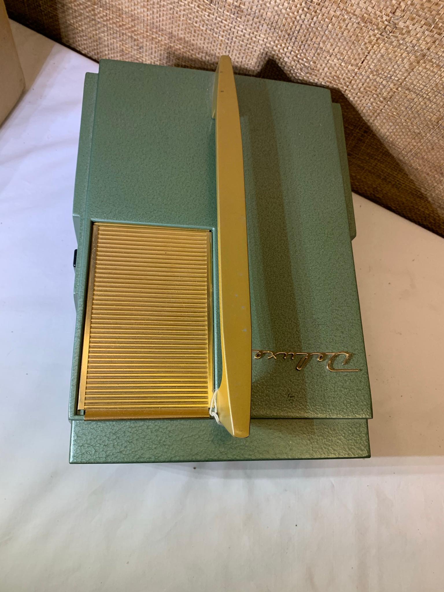 Vintage Realist 620 Projector Model 3151.