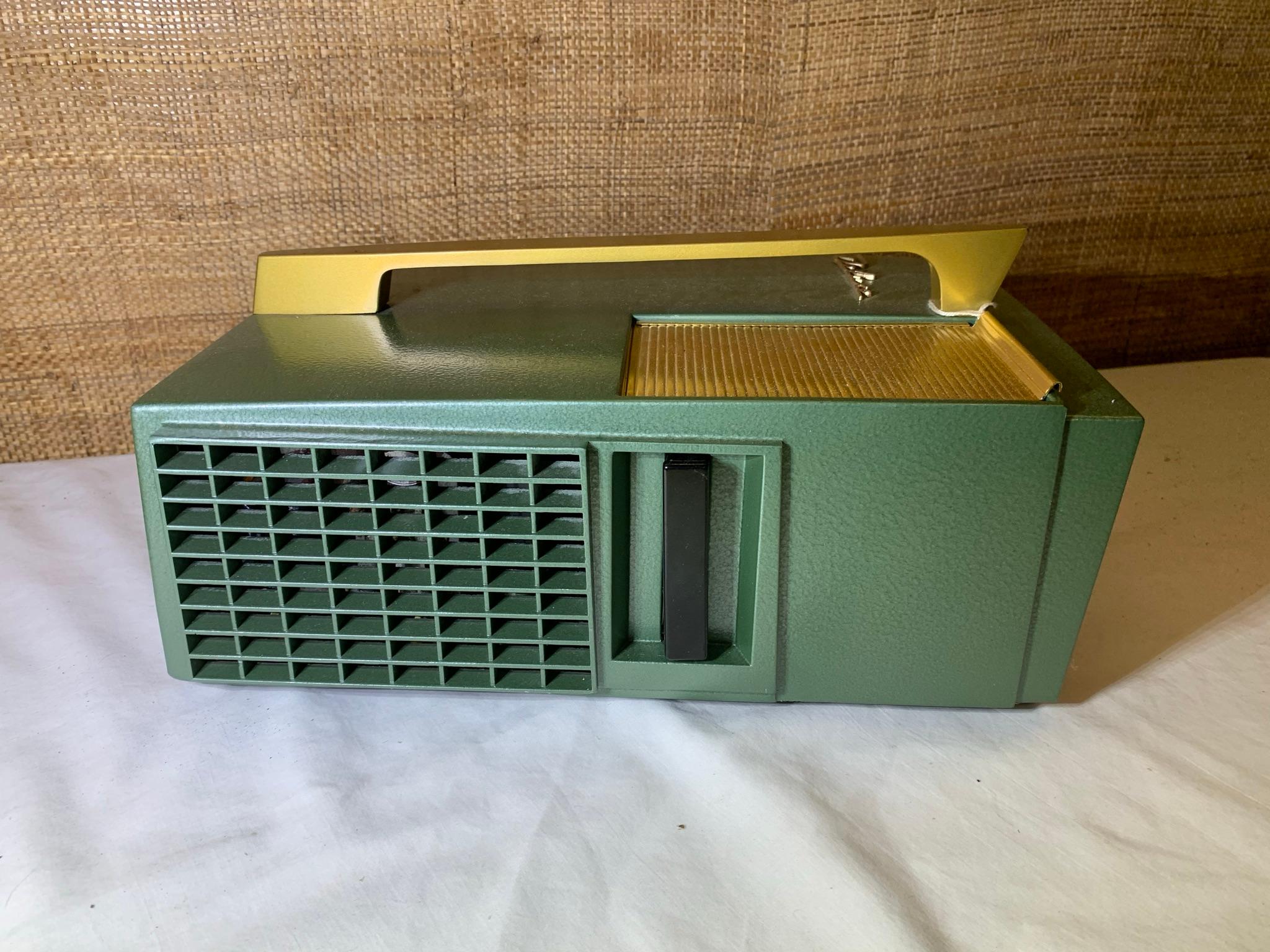 Vintage Realist 620 Projector Model 3151.
