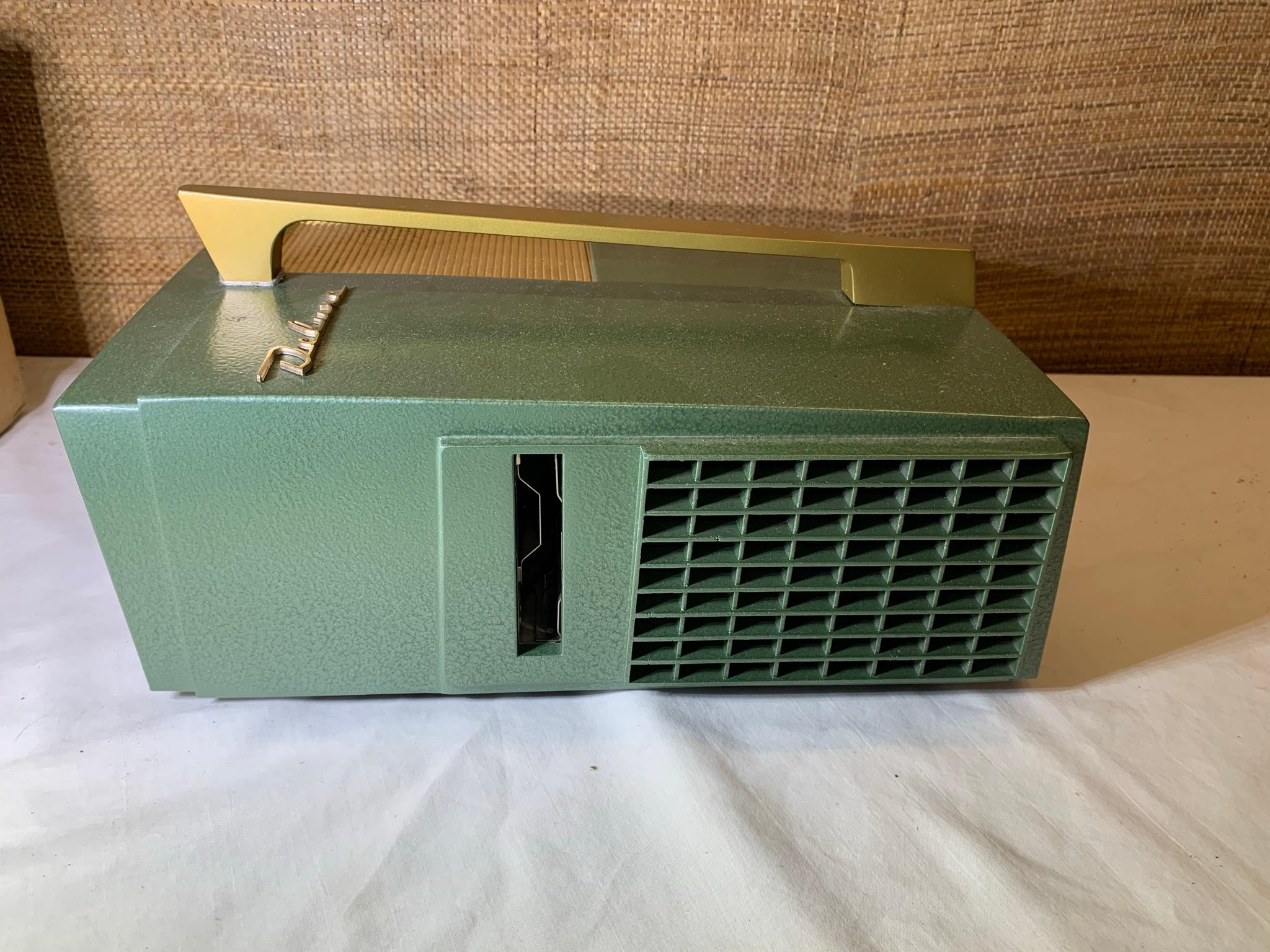 Vintage Realist 620 Projector Model 3151.