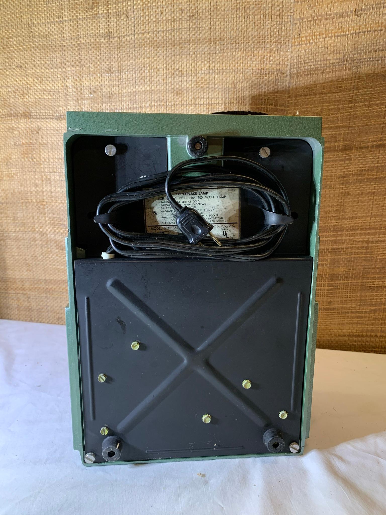 Vintage Realist 620 Projector Model 3151.