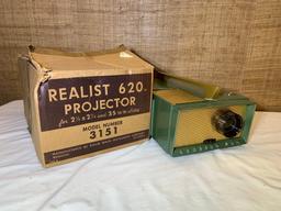 Vintage Realist 620 Projector Model 3151.