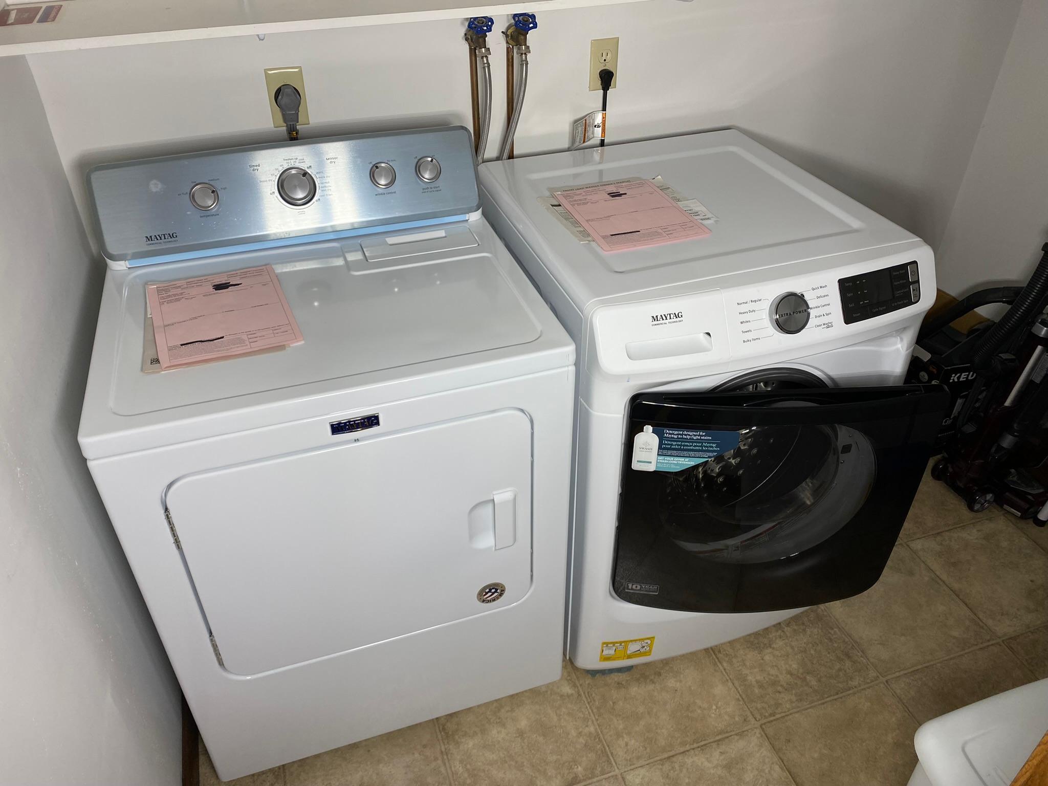 Like New Maytag Washing Machine & Dryer