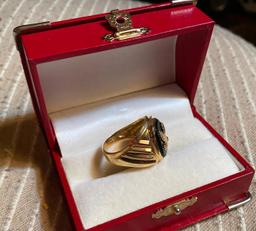 Heavy 14k Gold Men's Ring Eagle with Onyx 9.6 grams Size 10