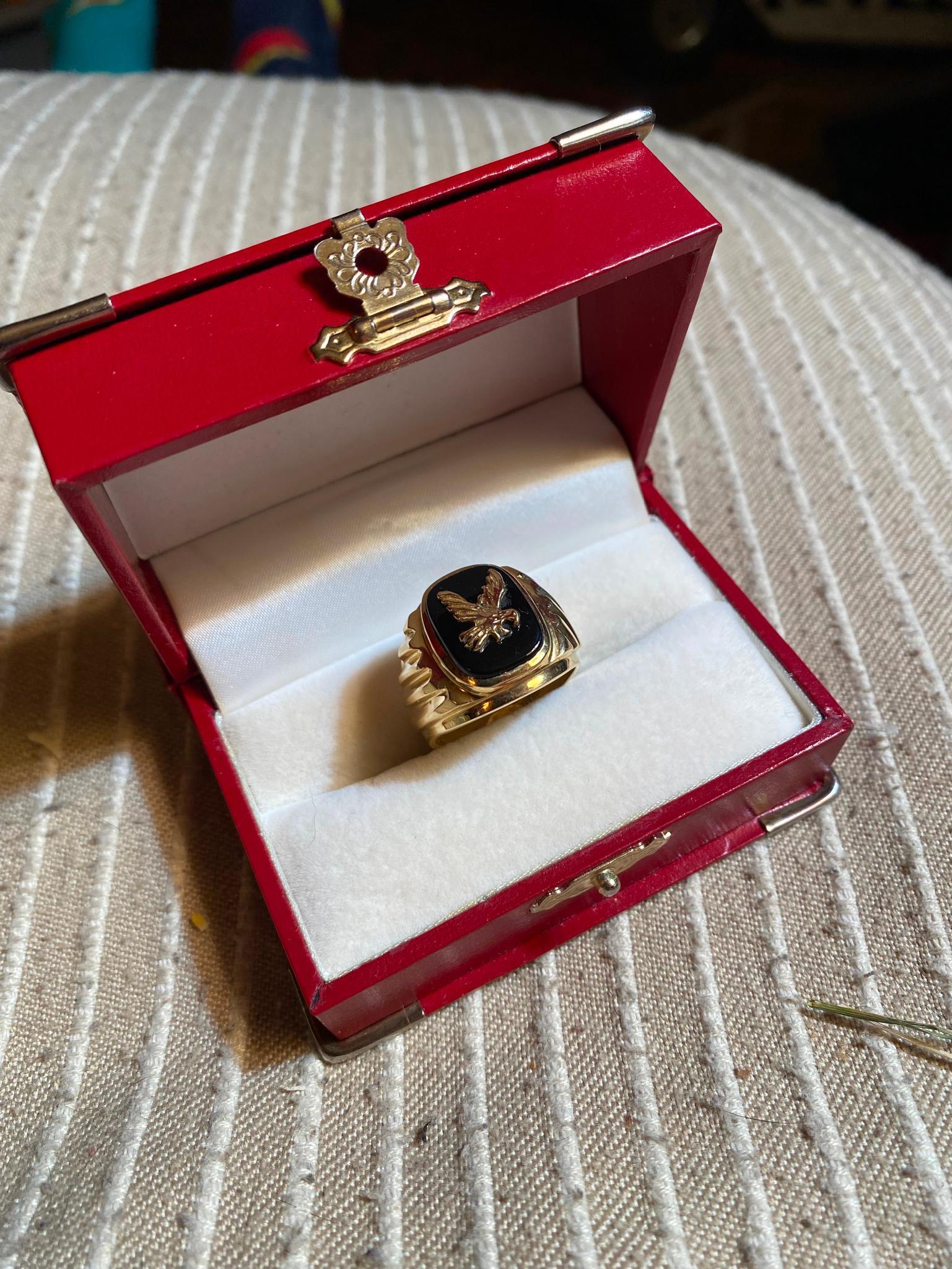 Heavy 14k Gold Men's Ring Eagle with Onyx 9.6 grams Size 10