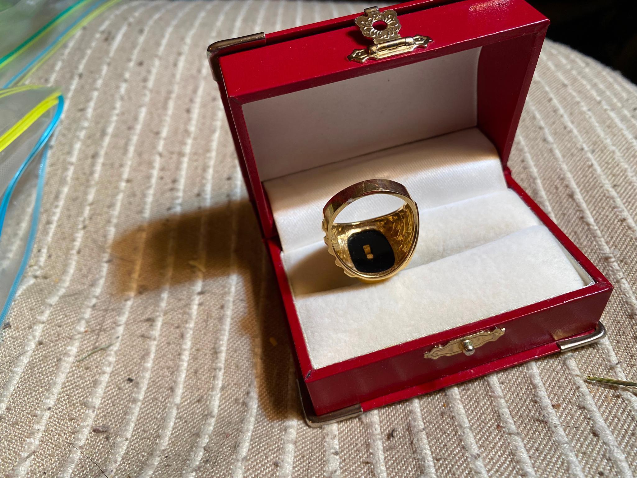 Heavy 14k Gold Men's Ring Eagle with Onyx 9.6 grams Size 10