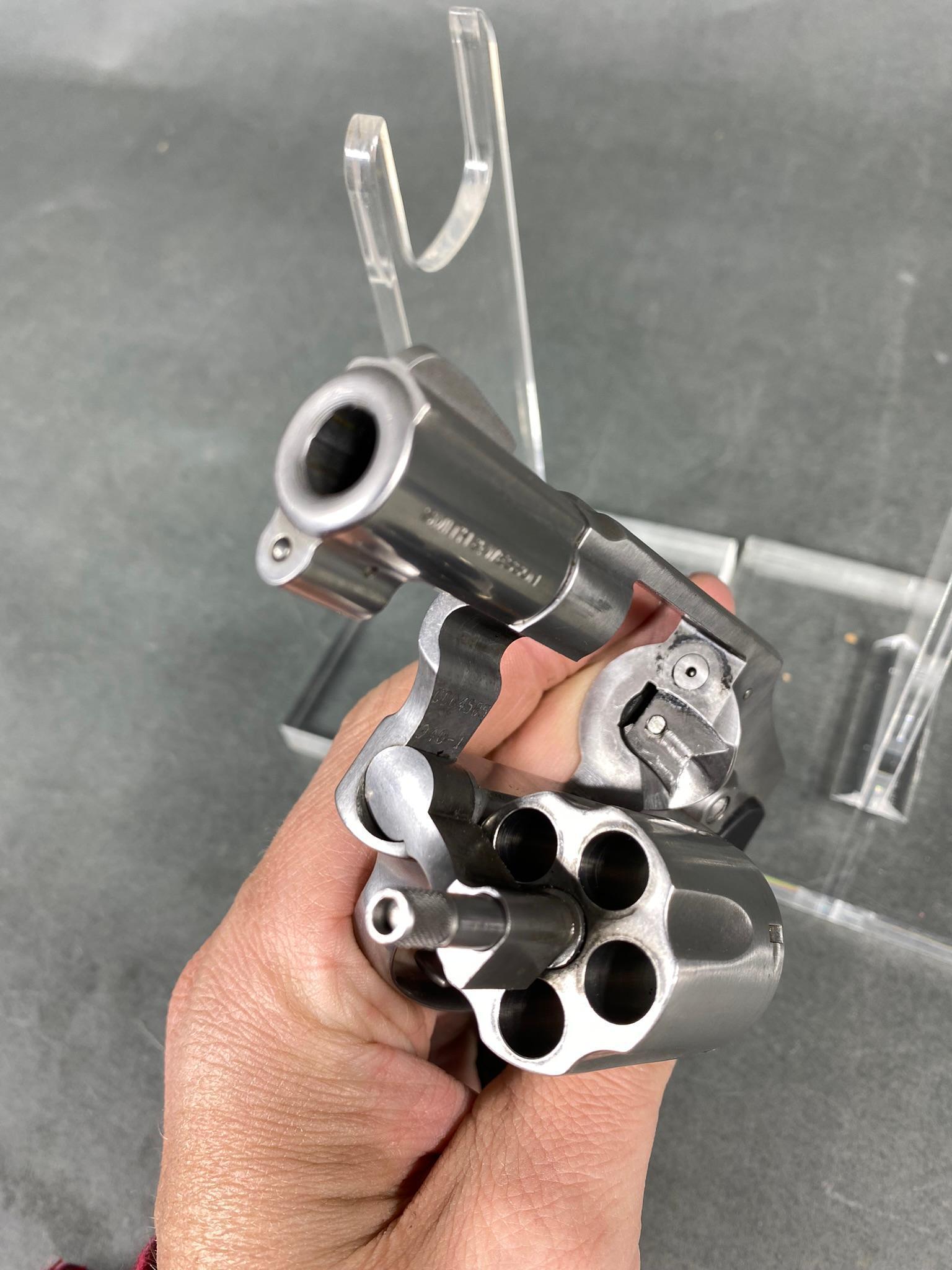 Smith & Wesson Model 940-1 Rare 9mm Revolver Hammerless