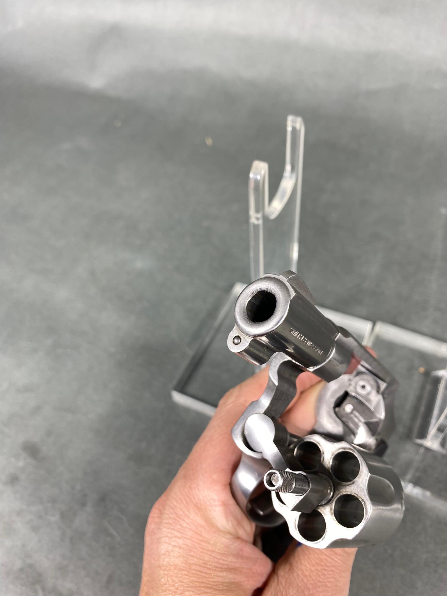 Smith & Wesson Model 940-1 Rare 9mm Revolver Hammerless