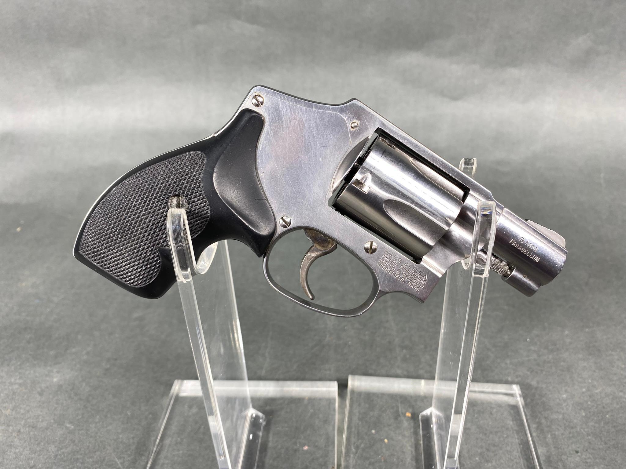 Smith & Wesson Model 940-1 Rare 9mm Revolver Hammerless