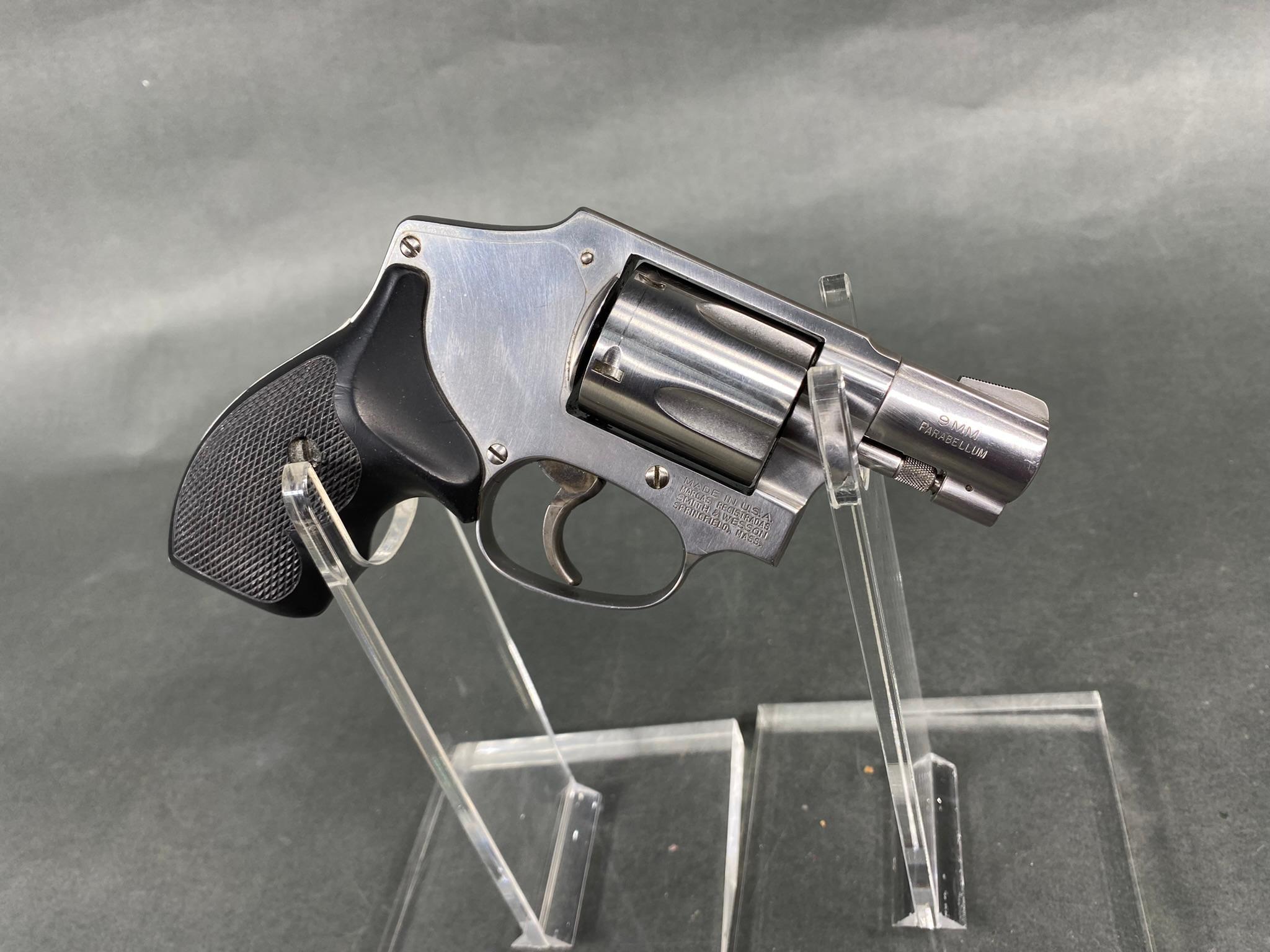 Smith & Wesson Model 940-1 Rare 9mm Revolver Hammerless