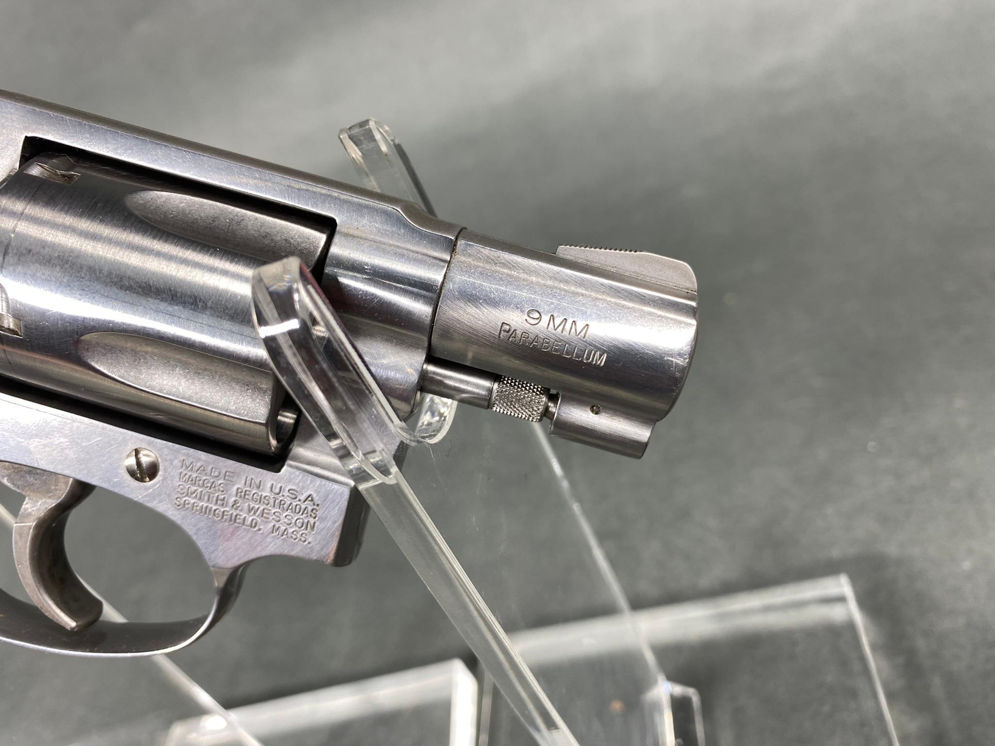Smith & Wesson Model 940-1 Rare 9mm Revolver Hammerless