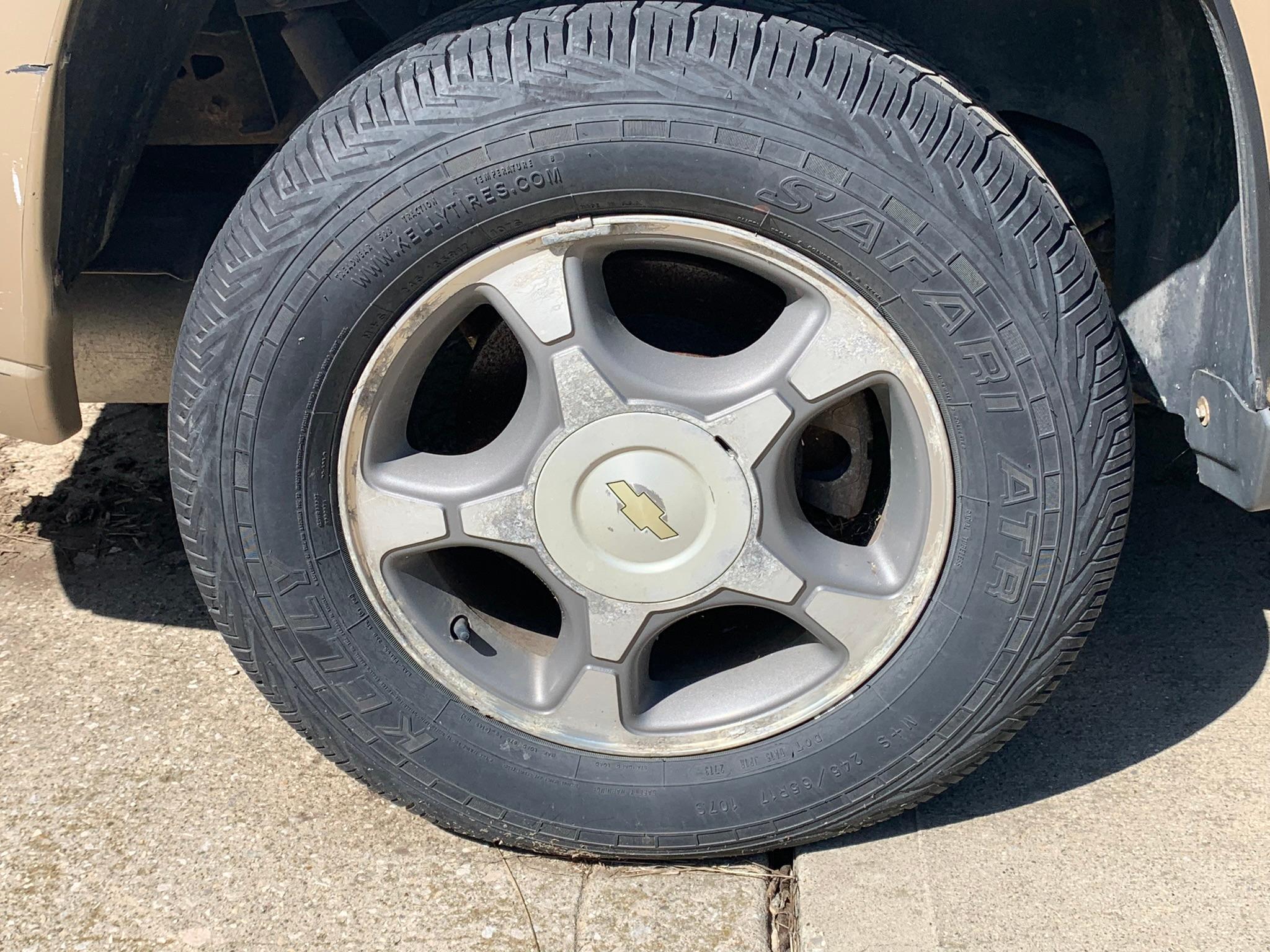 2006 Chevy Trailblazer LS, 105,346 Miles Has Key