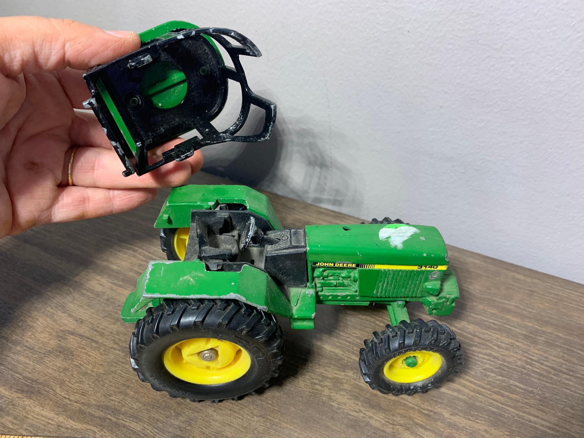 Diecast & Plastic John Deere Tractors by Ertl