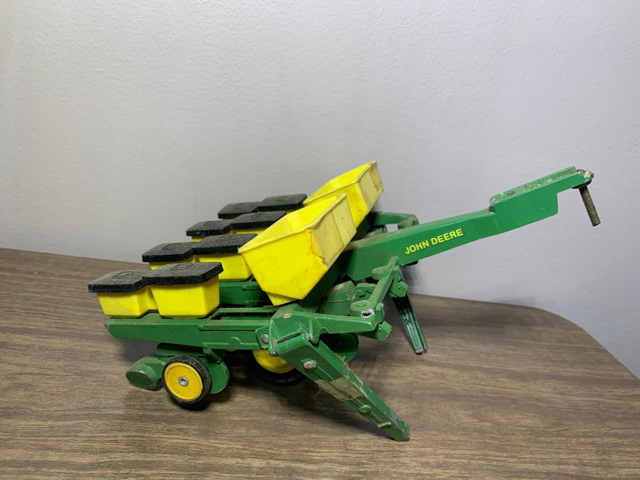 Diecast & Plastic John Deere Tractors by Ertl