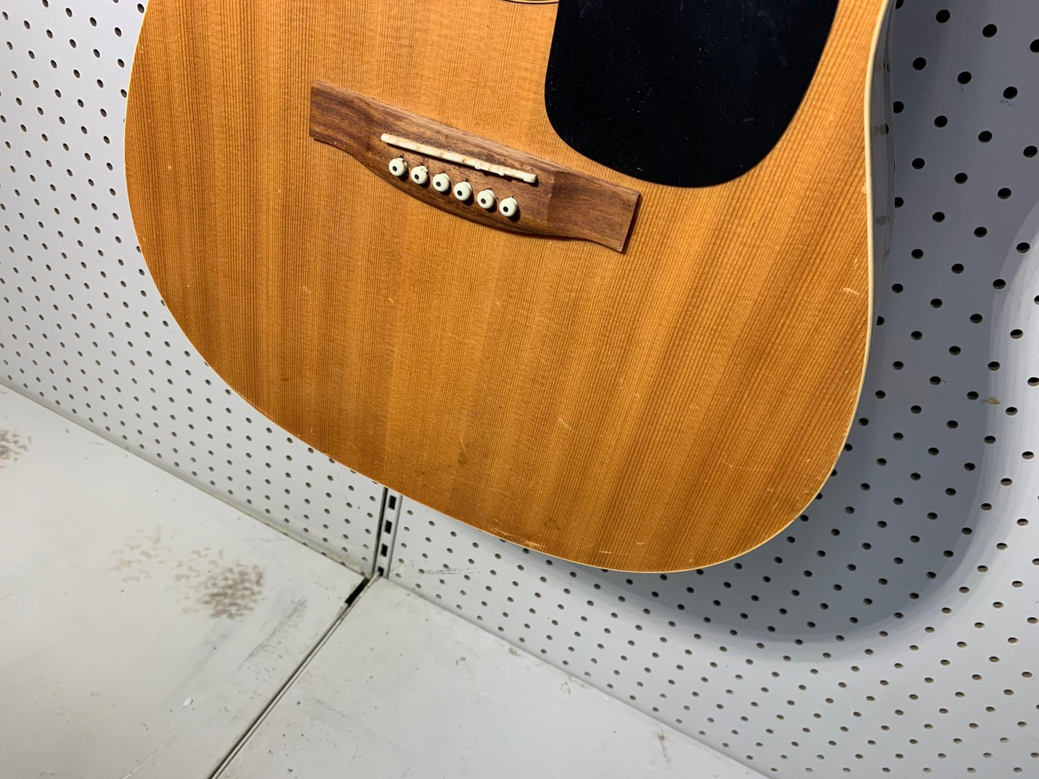 Rogue Acoustic Guitar