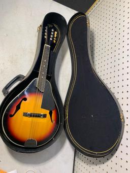 Hondo II Mandolin