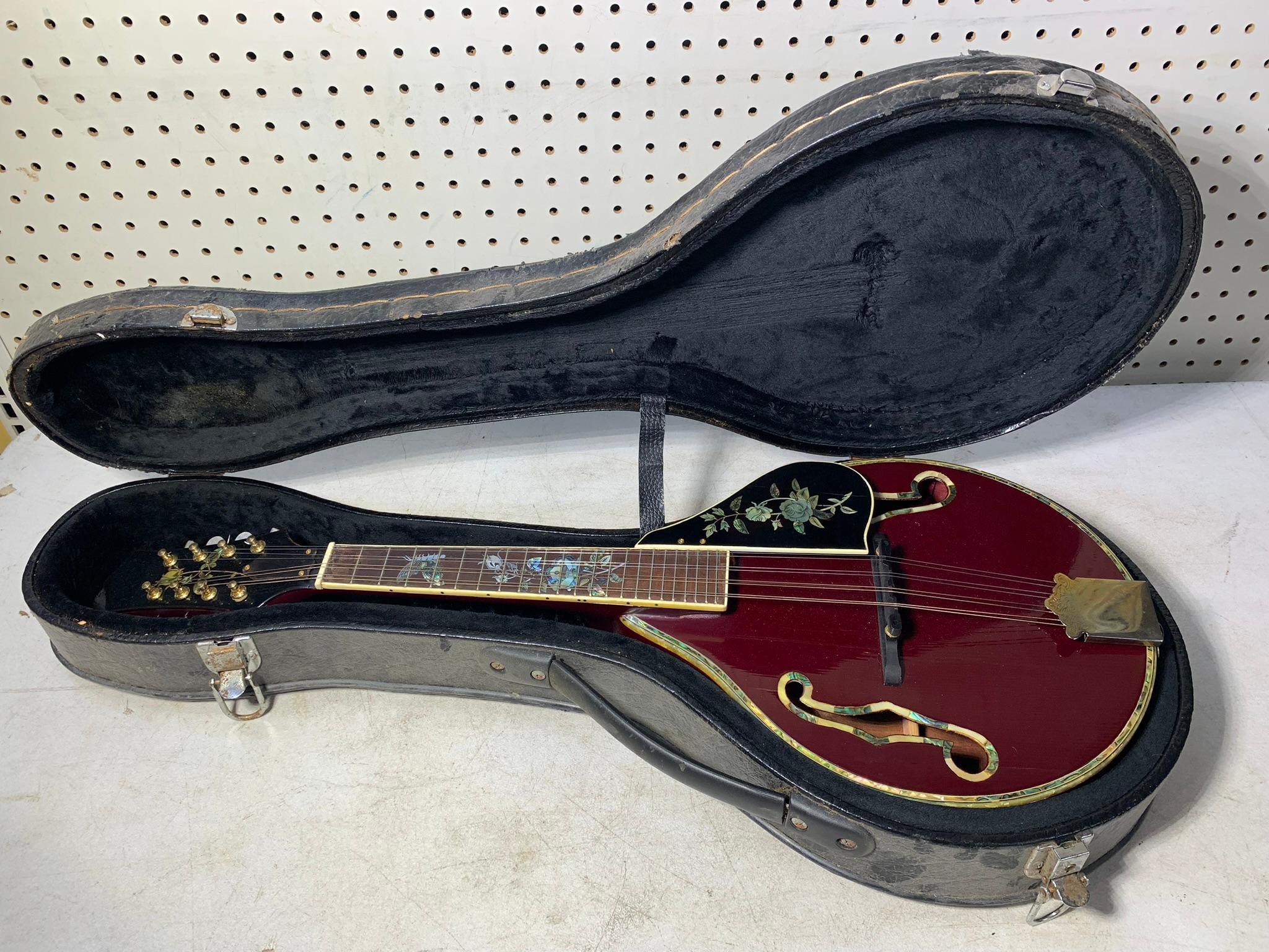 Aria Am600 Mandolin with Case