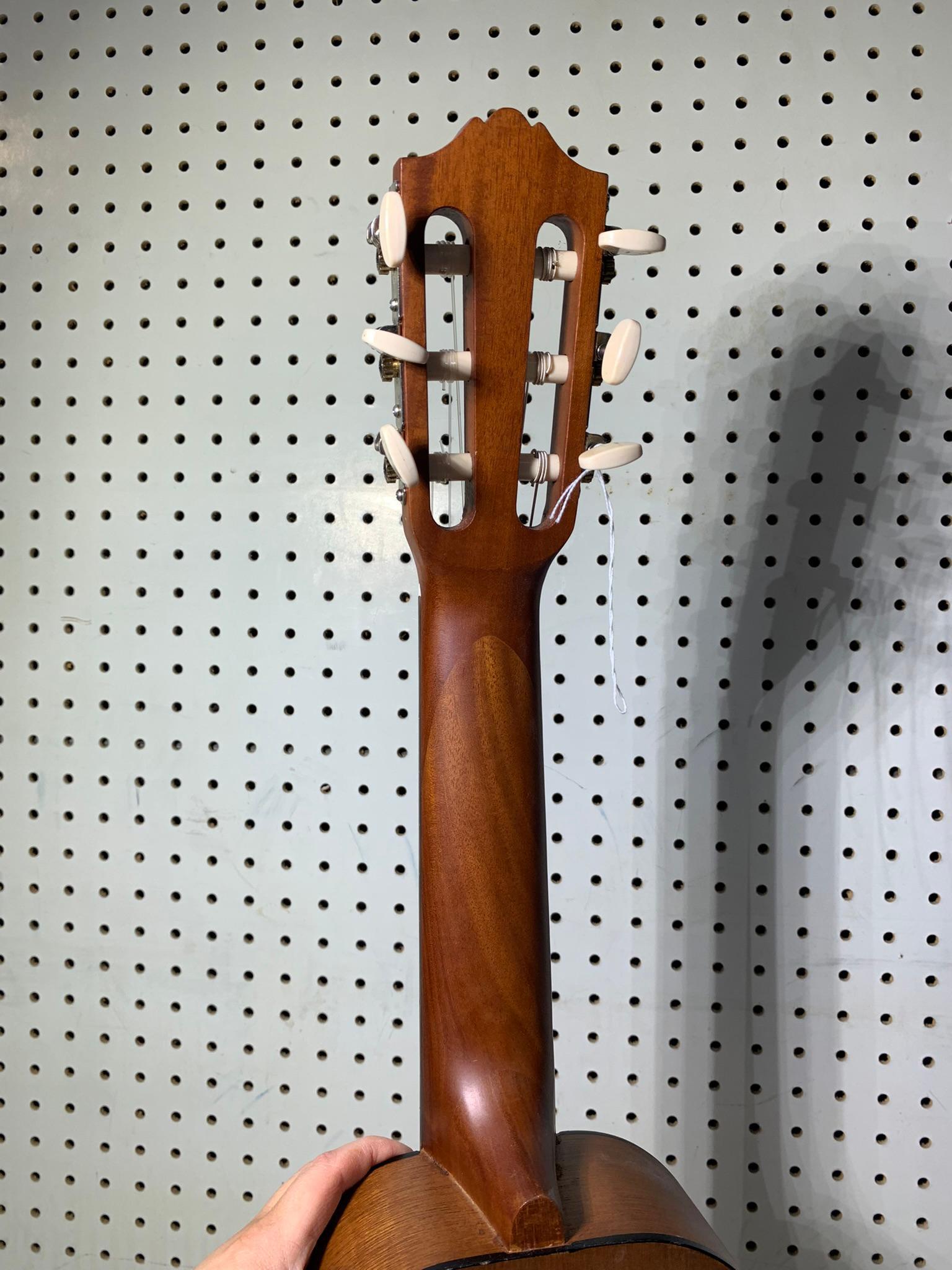 Yamaha GL1 Ukulele