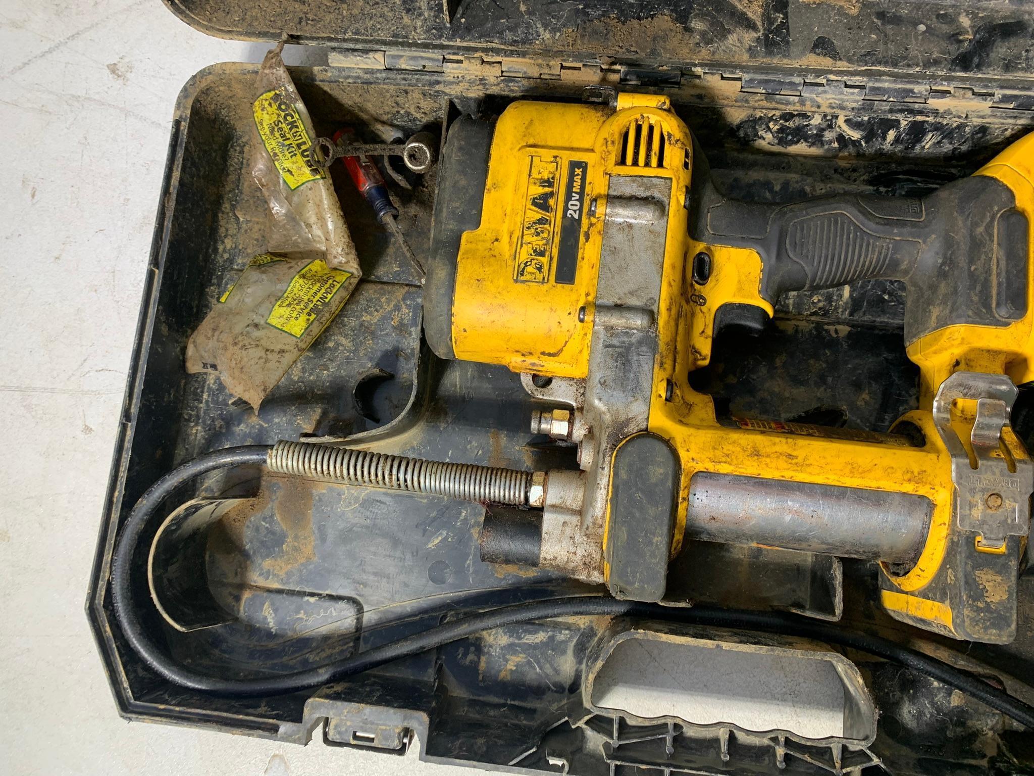 Dewalt Grease Gun with Case