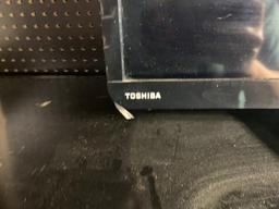 Toshiba 32 inch TV (NO REMOTE)