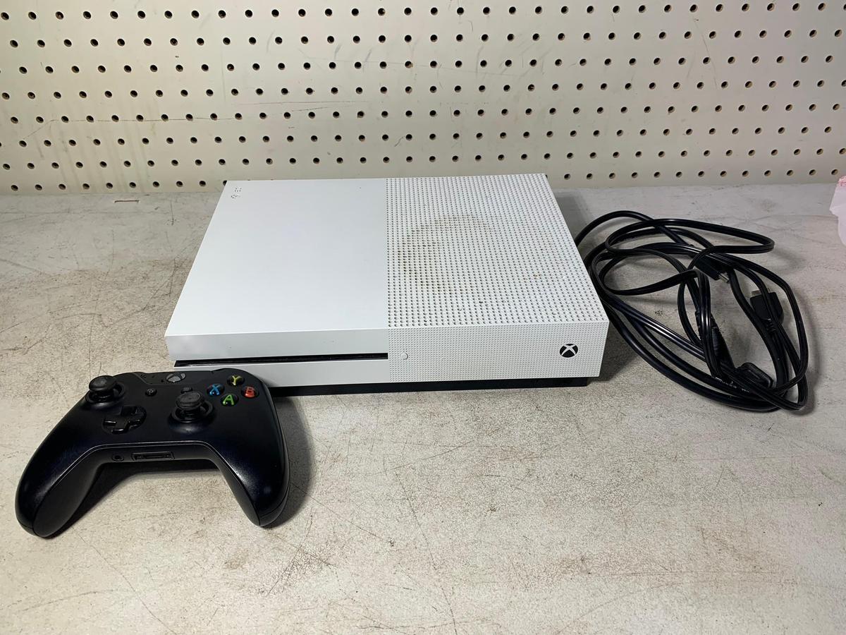 Microsoft XBOX ONE 500GB Console with Controller and Cords