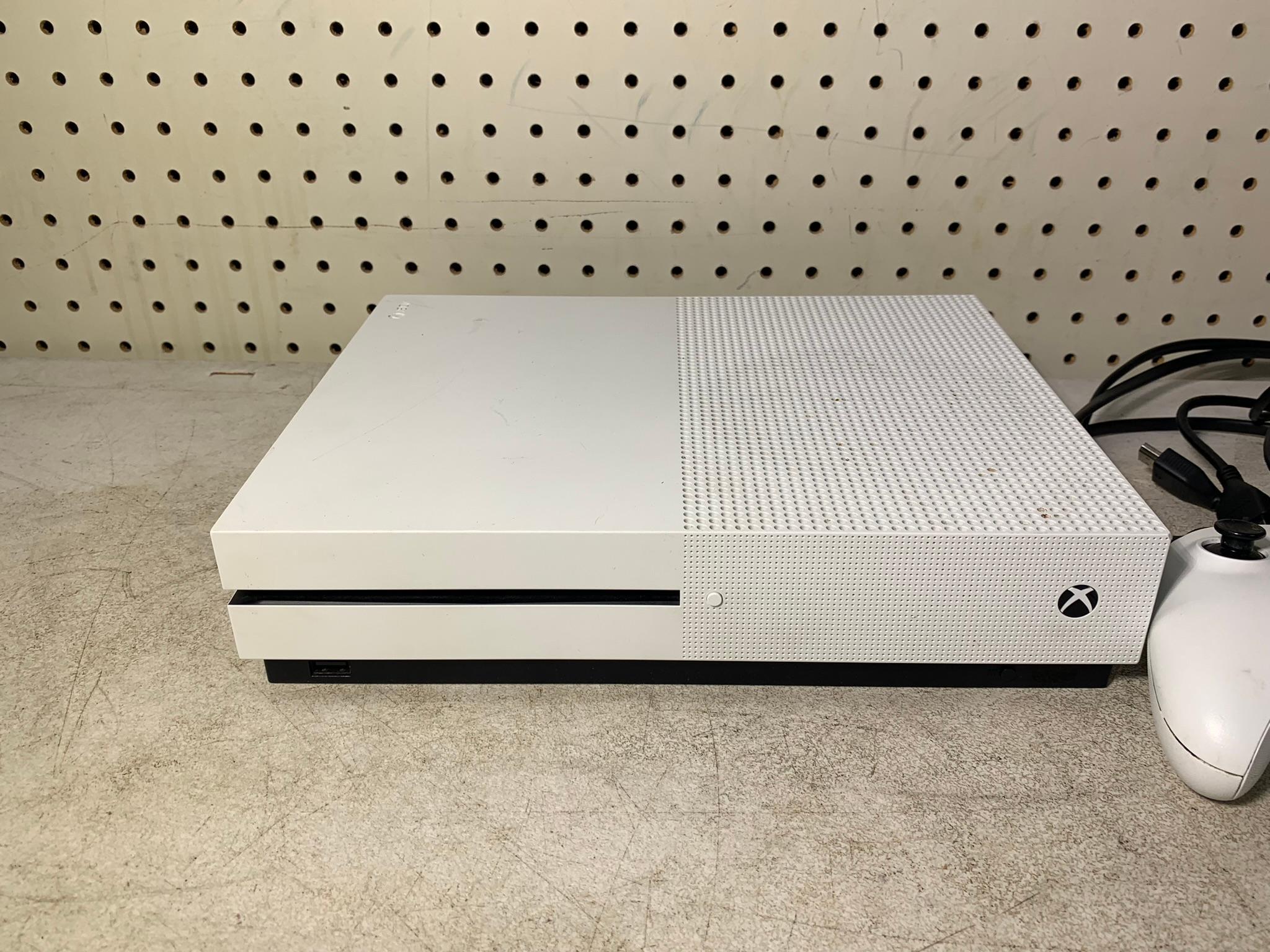 Microsoft XBOX ONE 500GB Console with Controller and Cords