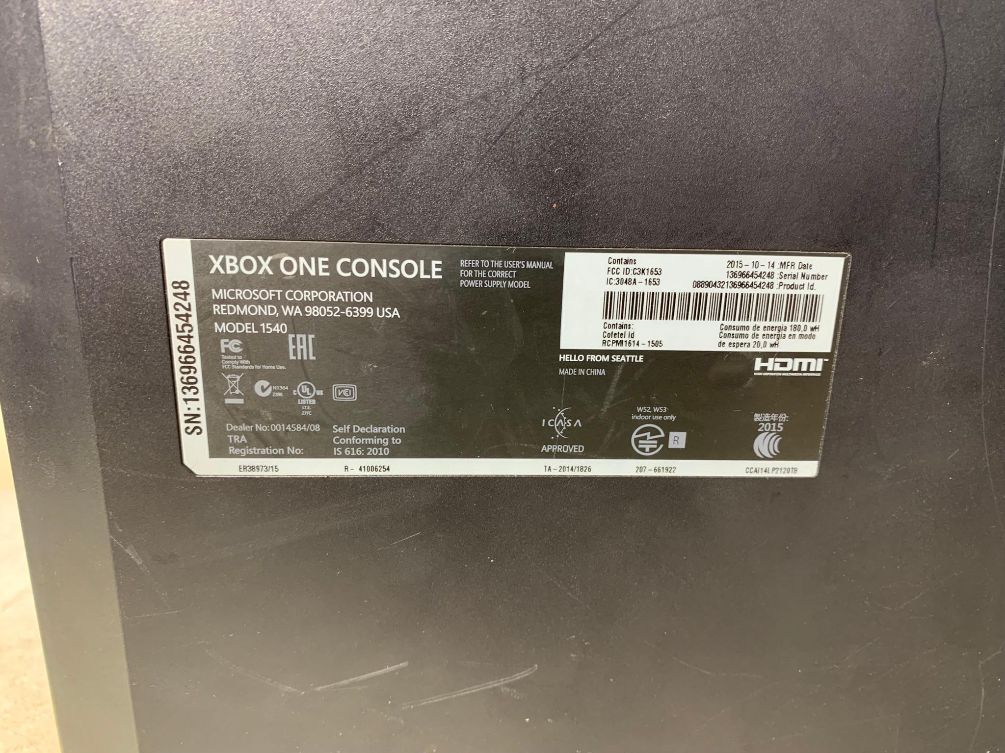 Microsoft XBOX ONE 500GB Console with Headset, Controller & Cords