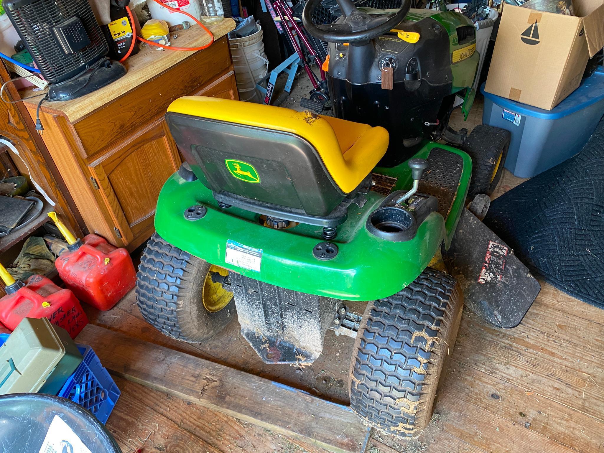 John Deere Riding Lawn Mower LA105