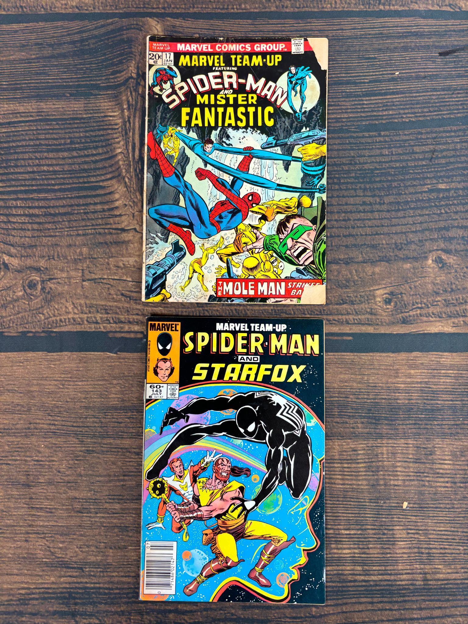 Group of Eight Spiderman Team Up Marvel Comics