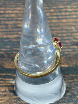 10k gold Ruby Ring w/Small Diamonds Size 9 - 1.7 grams