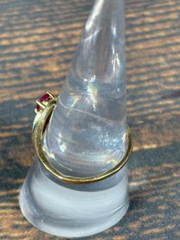 10k gold Ruby Ring w/Small Diamonds Size 9 - 1.7 grams