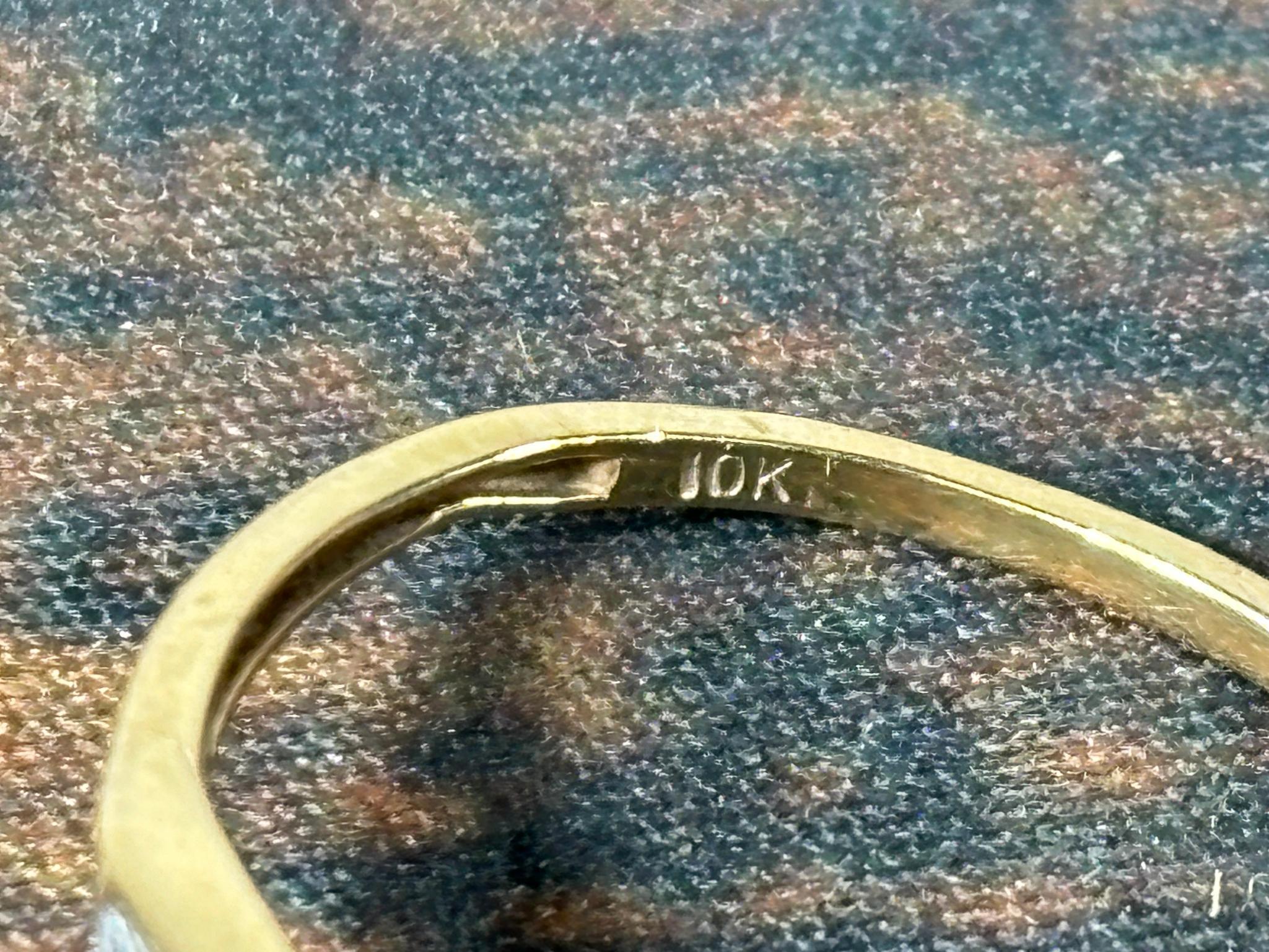 10k gold Ruby Ring w/Small Diamonds Size 9 - 1.7 grams
