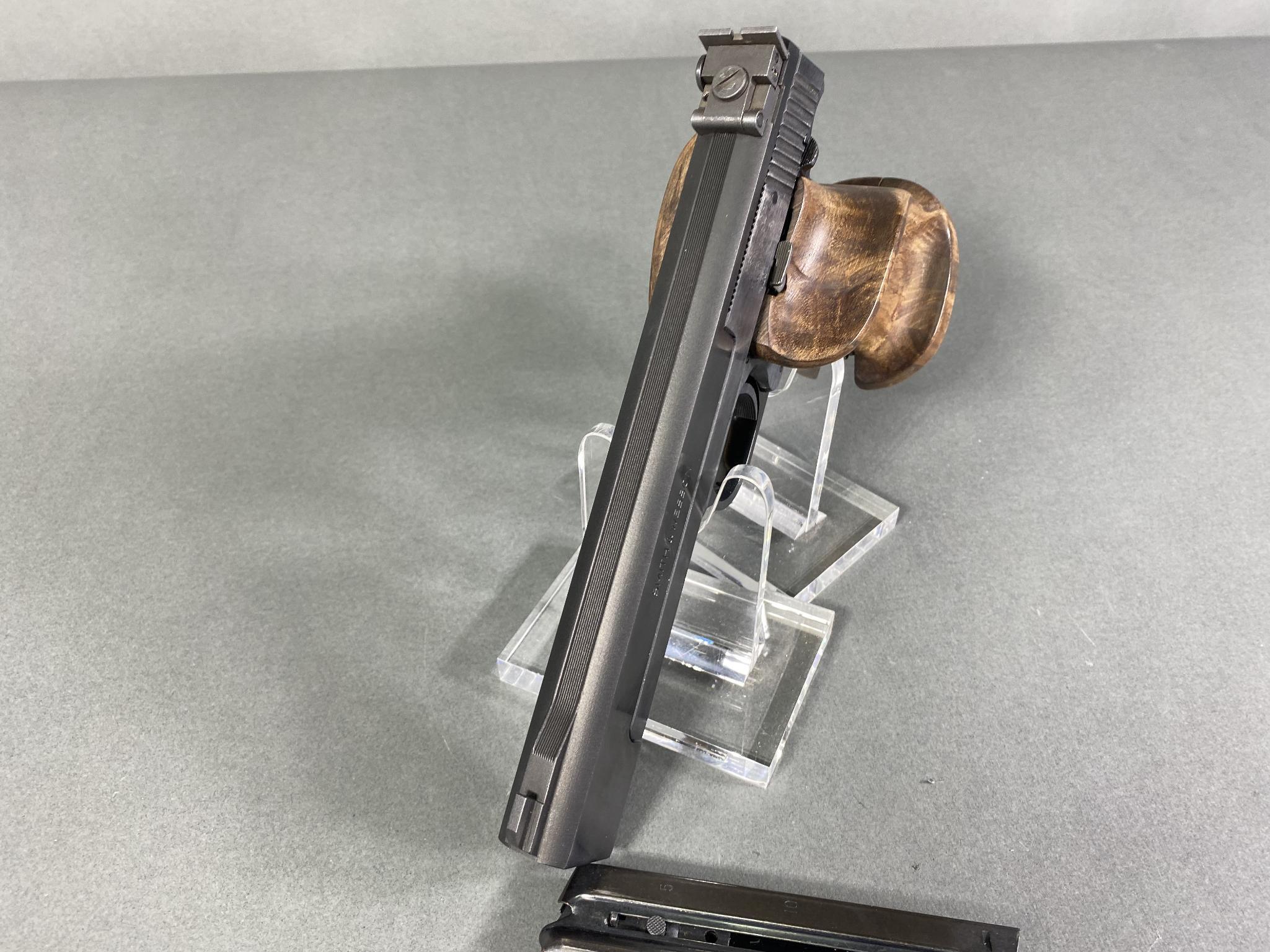* Smith & Wesson Model 41 Target Pistol 22LR Nice w/Extra Mag