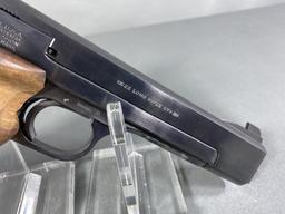 * Smith & Wesson Model 41 Target Pistol 22LR Nice w/Extra Mag