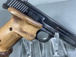 * Smith & Wesson Model 41 Target Pistol 22LR Nice w/Extra Mag