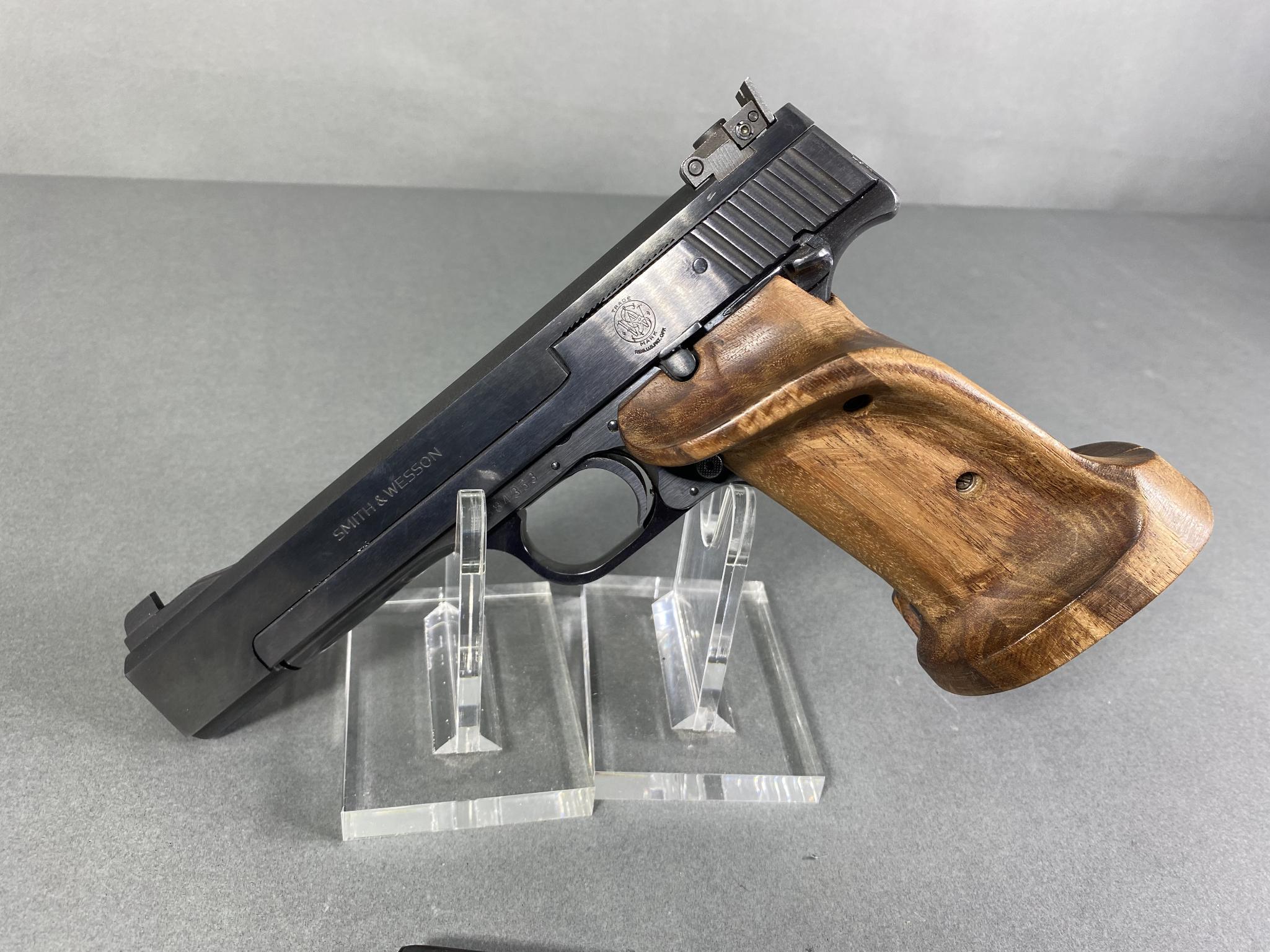 * Smith & Wesson Model 41 Target Pistol 22LR Nice w/Extra Mag