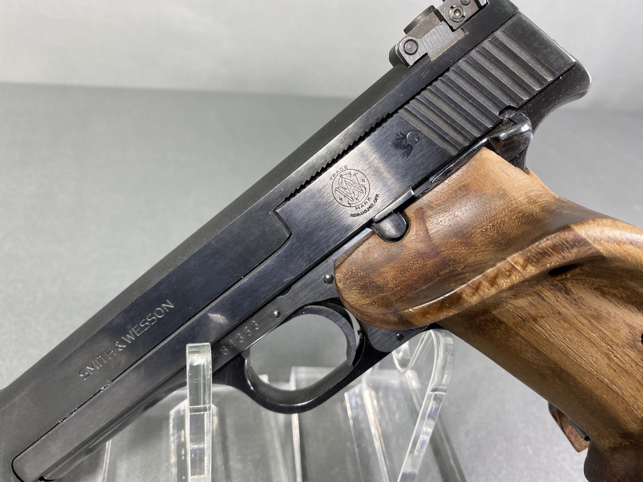 * Smith & Wesson Model 41 Target Pistol 22LR Nice w/Extra Mag