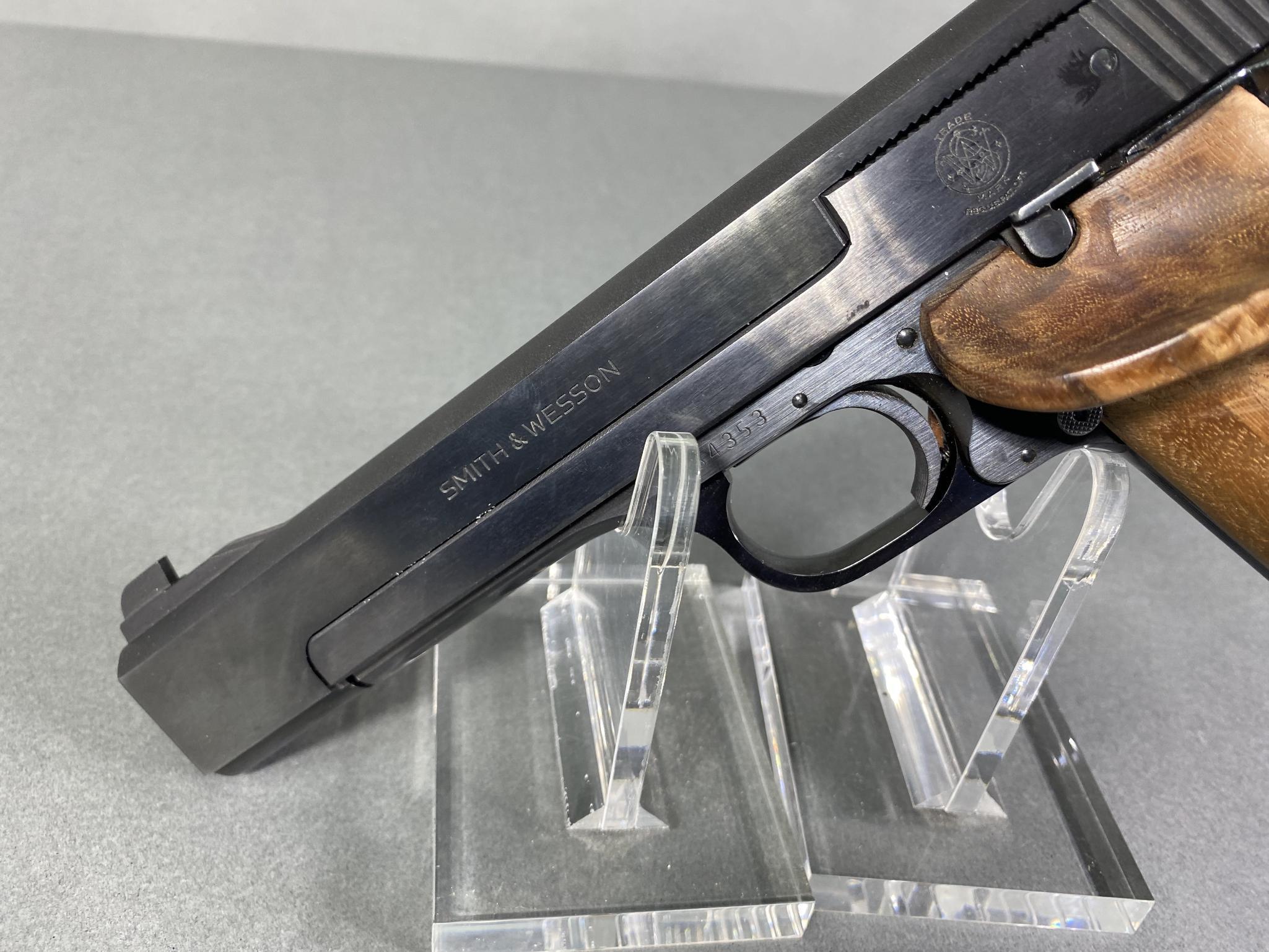 * Smith & Wesson Model 41 Target Pistol 22LR Nice w/Extra Mag