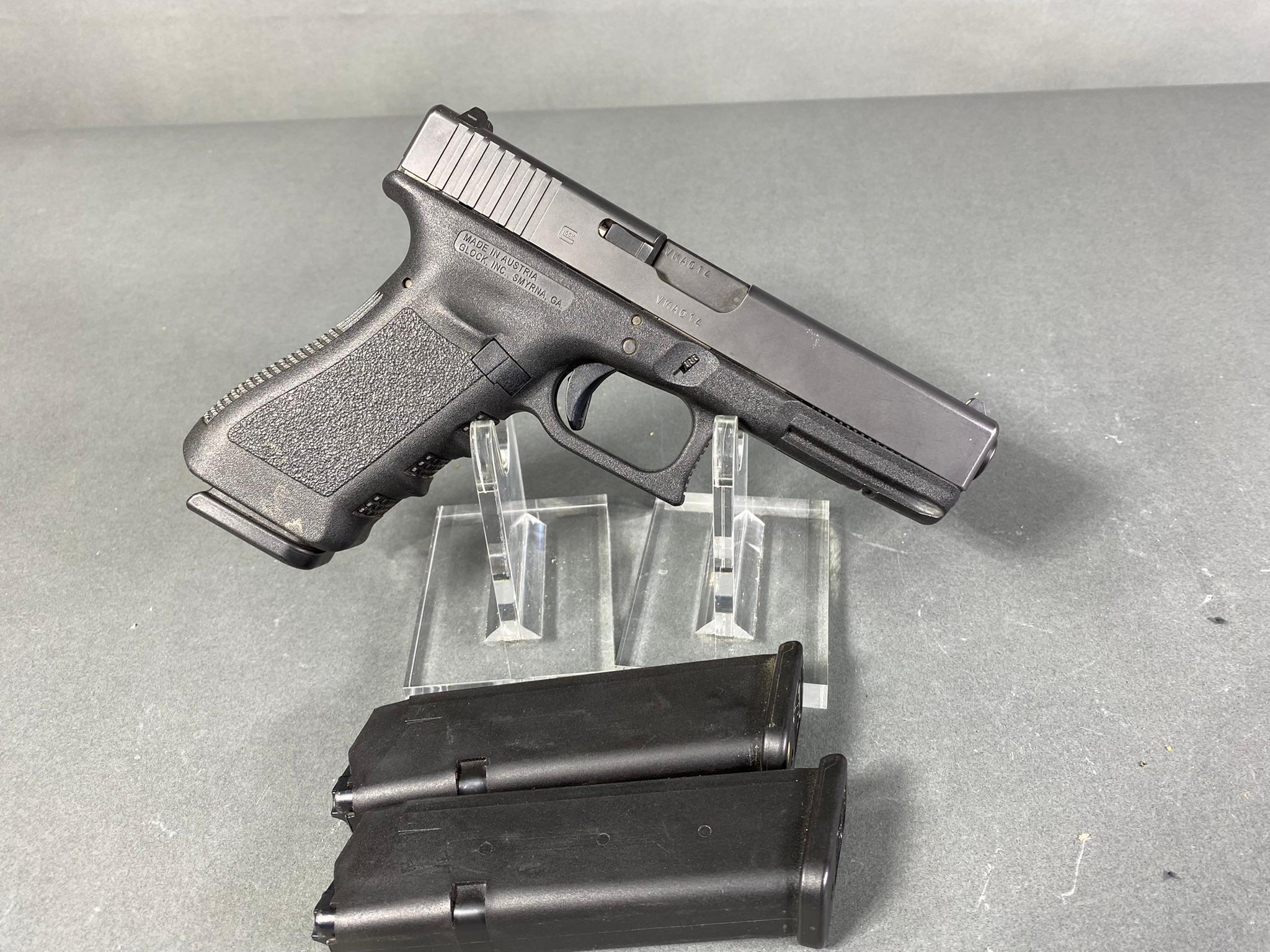 * Glock Model 22 Pistol 40 Cal w/Three Magazines